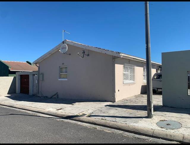 5 BEDROOM HOUSE FOR SALE IN PORTLANDS